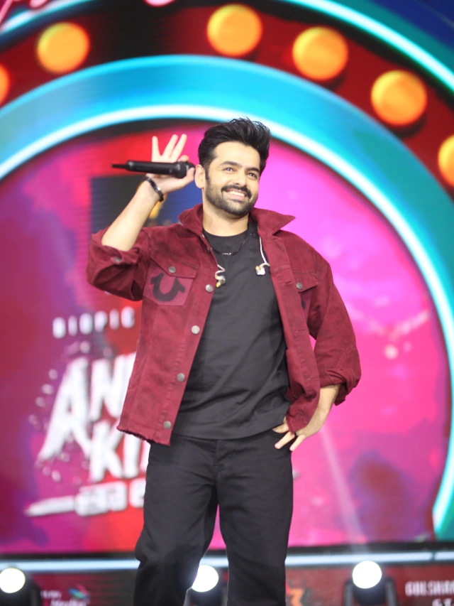 Andhra King Thaluka Musical Live Concert