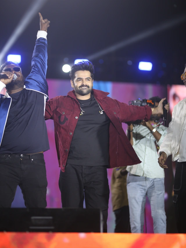 Andhra King Thaluka Musical Live Concert