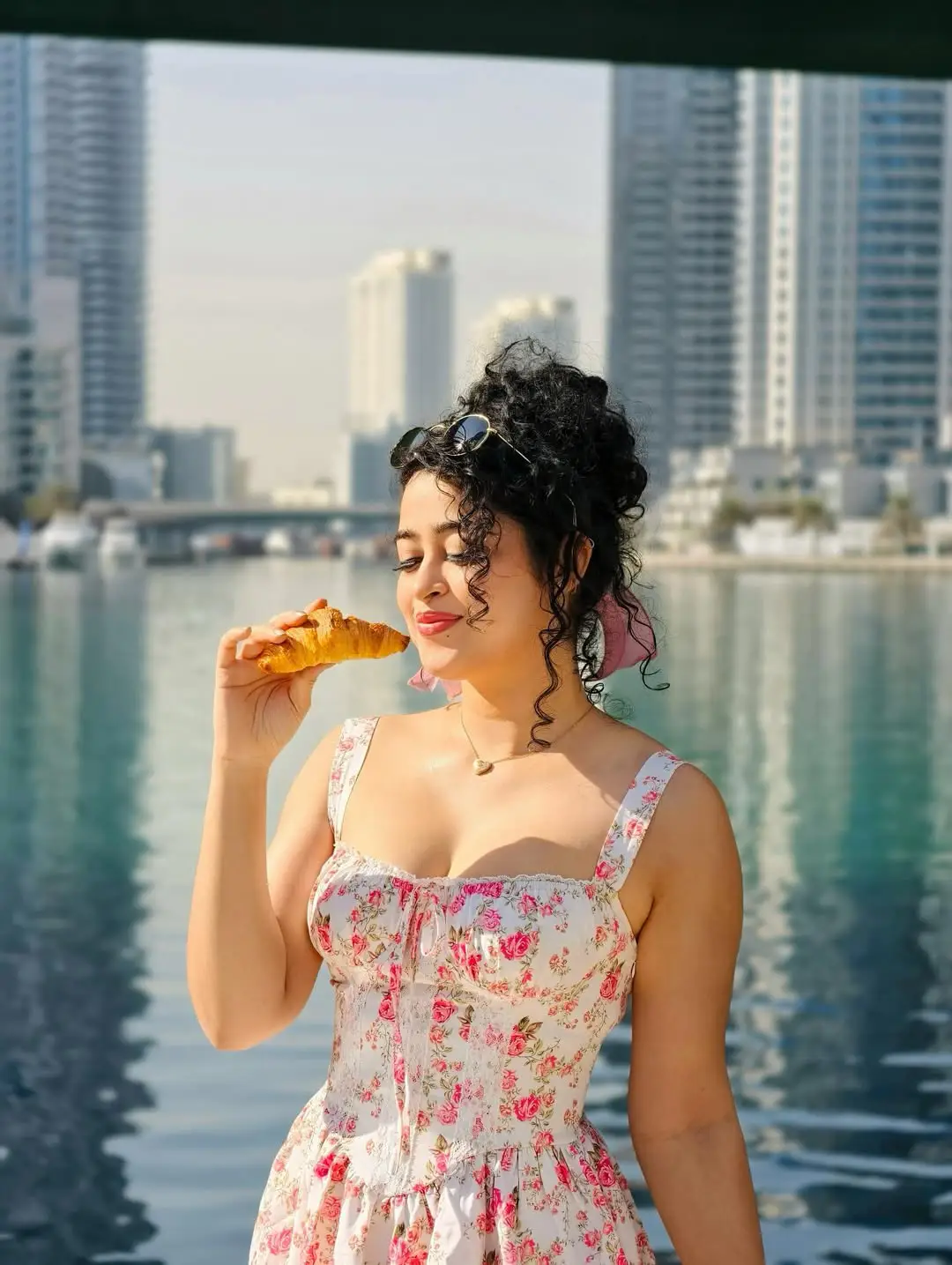 Apsara Rani glamour show in a mini skirt (1)