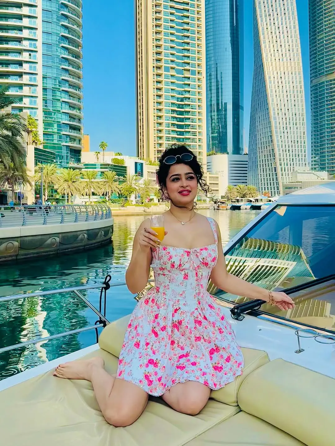 Apsara Rani glamour show in a mini skirt (1)