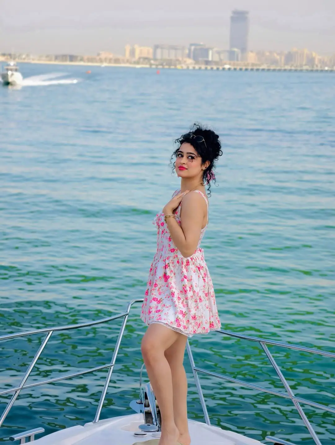 Apsara Rani glamour show in a mini skirt (1)