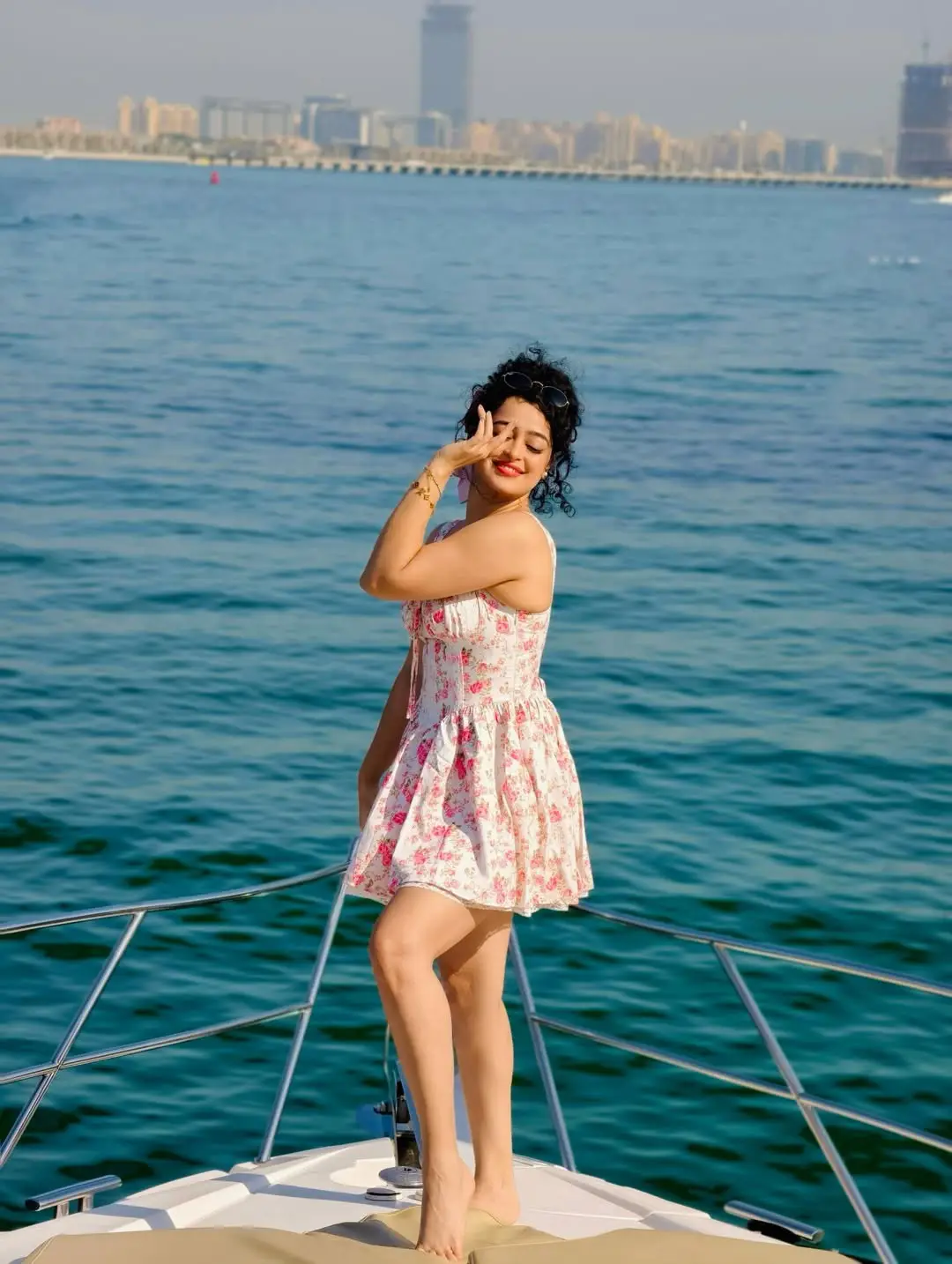 Apsara Rani glamour show in a mini skirt (1)