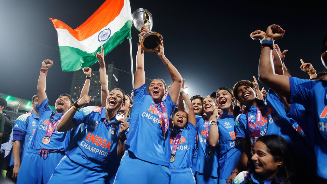 BCCI : వ‌న్డే ప్ర‌పంచ‌క‌ప్ విజ‌యం.. భార‌త మ‌హిళ‌ల క్రికెట్ టీమ్ పై బీసీసీఐ కోట్ల వ‌ర్షం..