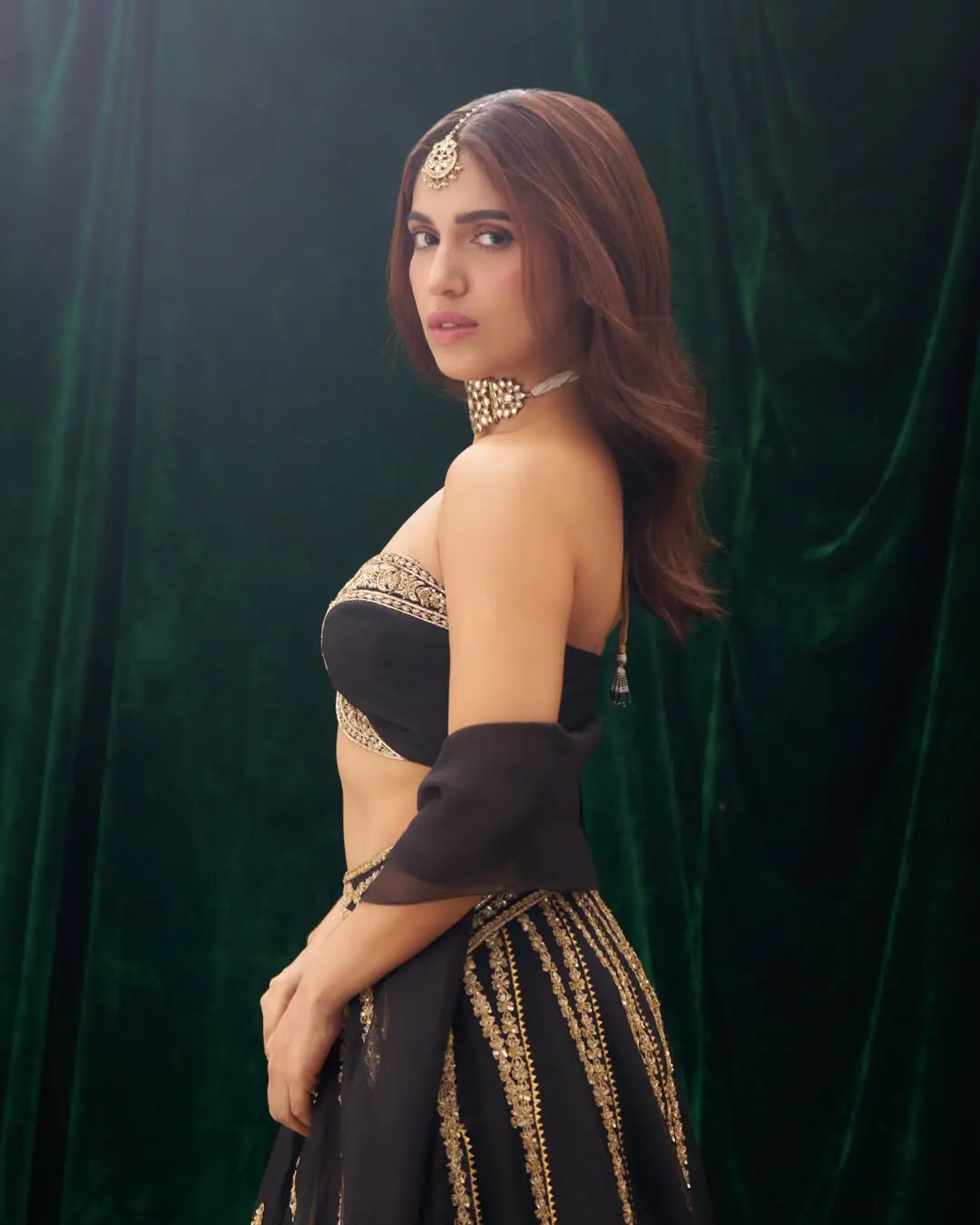 Bhumi Satish Pednekkar latest glamorous photos (4)