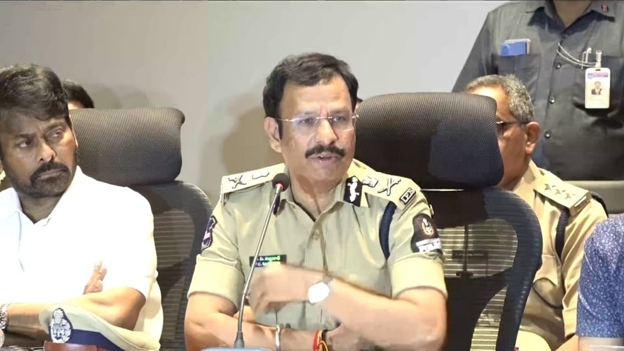 CP Sajjanar: 21 వేల సినిమాలు.. రూ.20 కోట్ల సంపాదన.. 50 లక్షల మంది డాటా.. షాకింగ్ విషయాలు చెప్పిన సీపీ సజ్జనార్‌