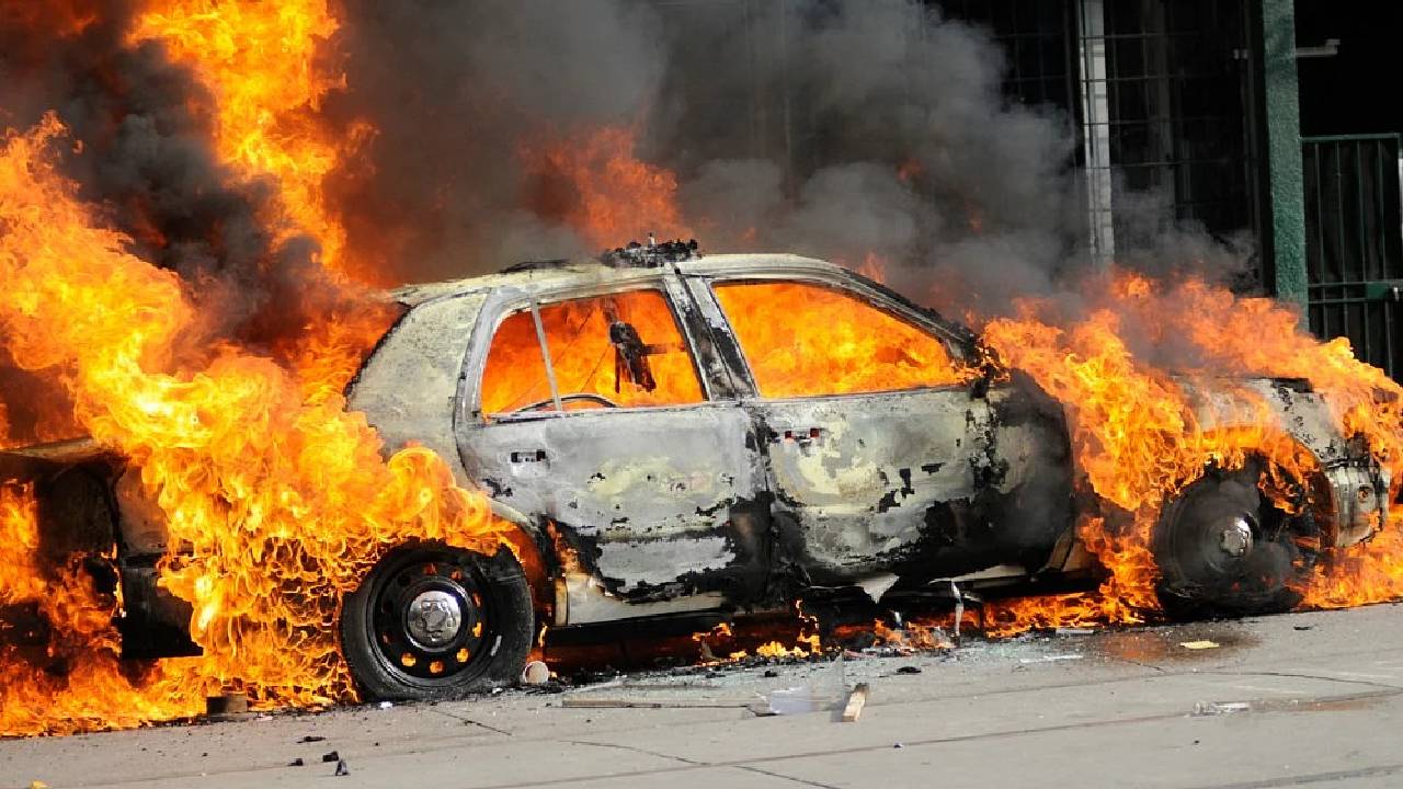 Breaking News: ఢిల్లీలో కారు పేలుళ్లు