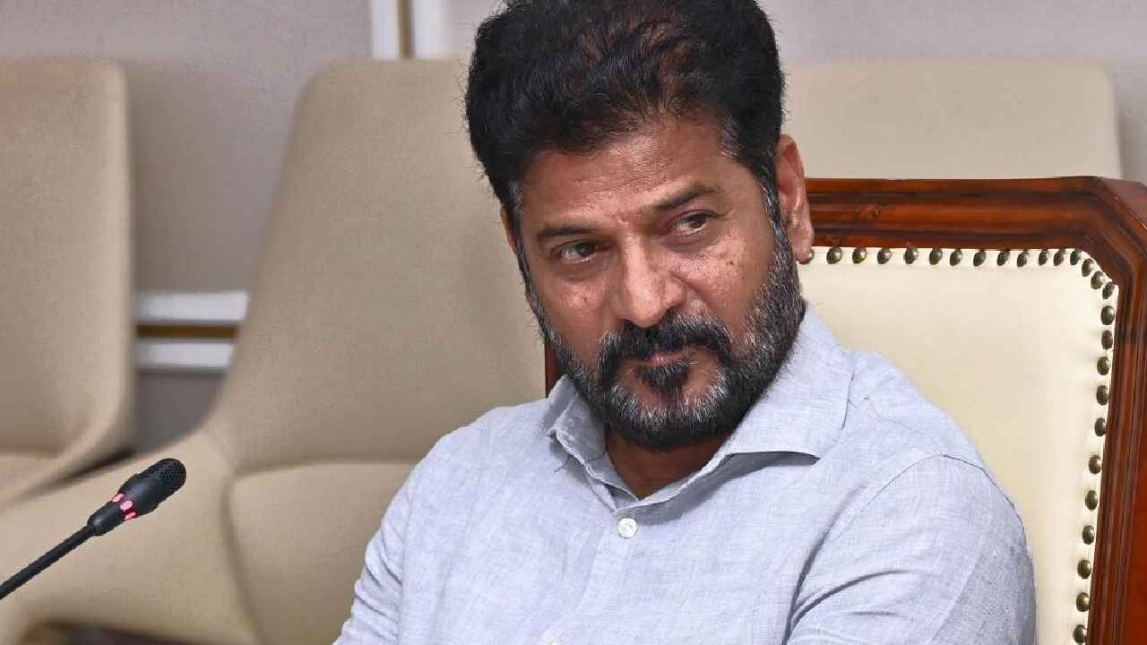 Cm Revanth Reddy: ఆ ఇద్దరు బ్యాడ్ బ్రదర్స్ అభివృద్ధిని అడ్డుకుంటున్నారు.. హైదరాబాద్‎కు కేటీఆర్‌ తెచ్చింది ఇదే- సీఎం రేవంత్ రెడ్డి