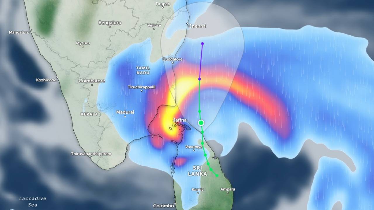 Cyclone Ditwah : దూసుకొస్తున్న ‘దిత్వాహ్’ తుపాన్.. ఏపీలోని ఈ జిల్లాలకు రెడ్ అలర్ట్.. మూడ్రోజులు జాగ్రత్త..