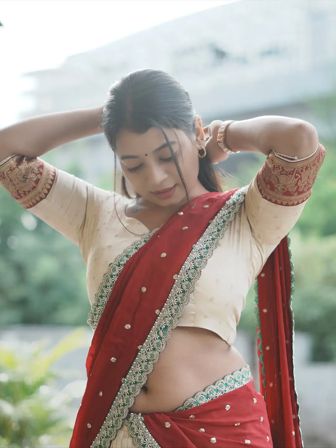 Dancer Nainika is shaking up social media in a traditional look.