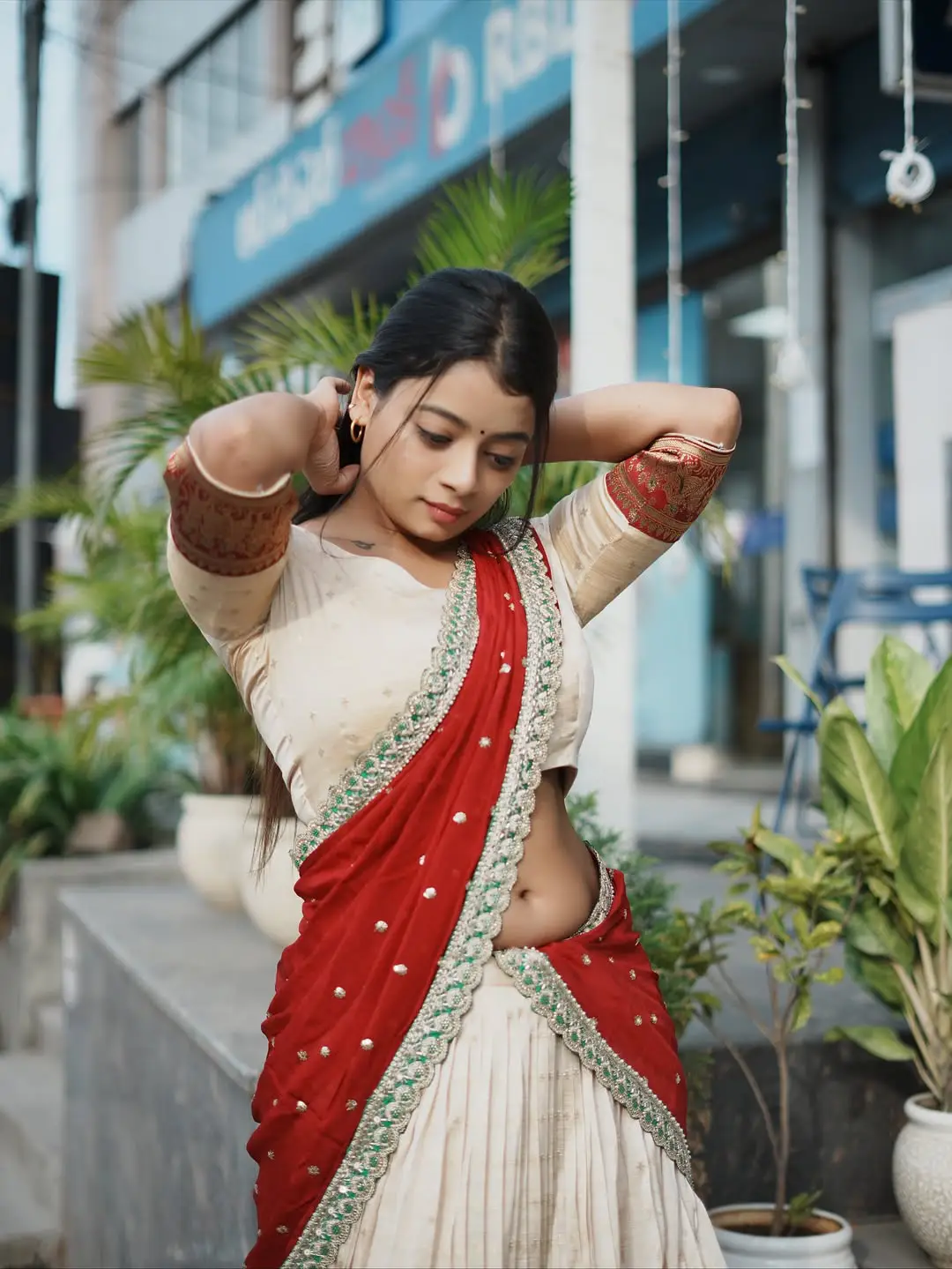Dancer Nainika is shaking up social media in a traditional look.