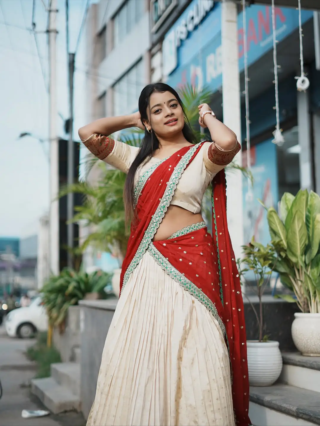 Dancer Nainika is shaking up social media in a traditional look.