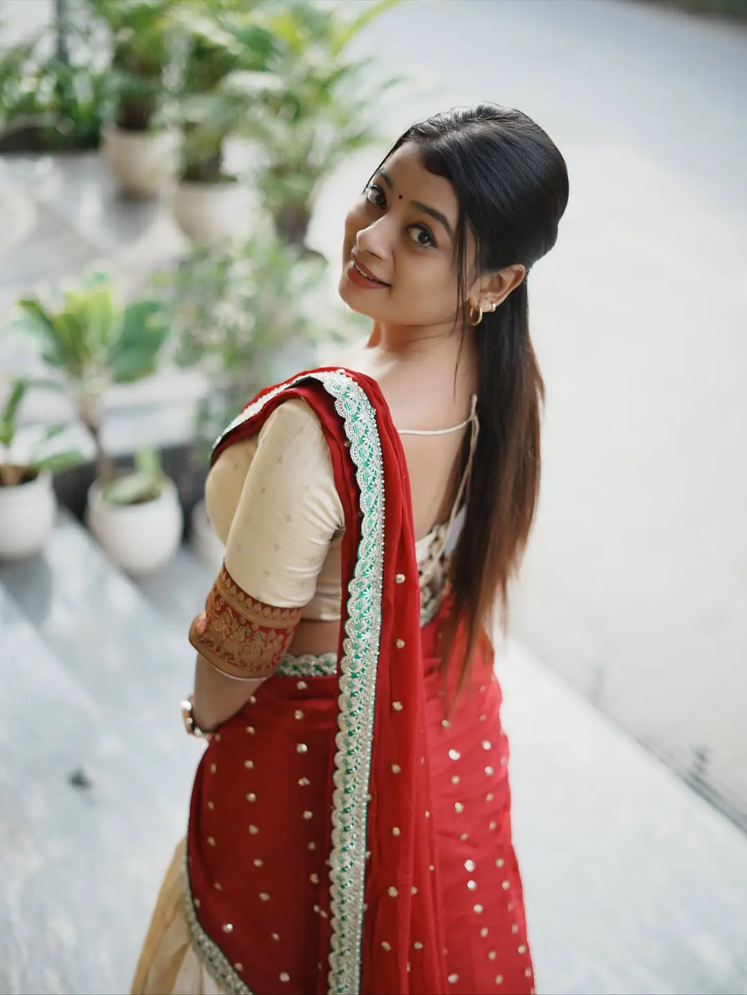 Dancer Nainika is shaking up social media in a traditional look.