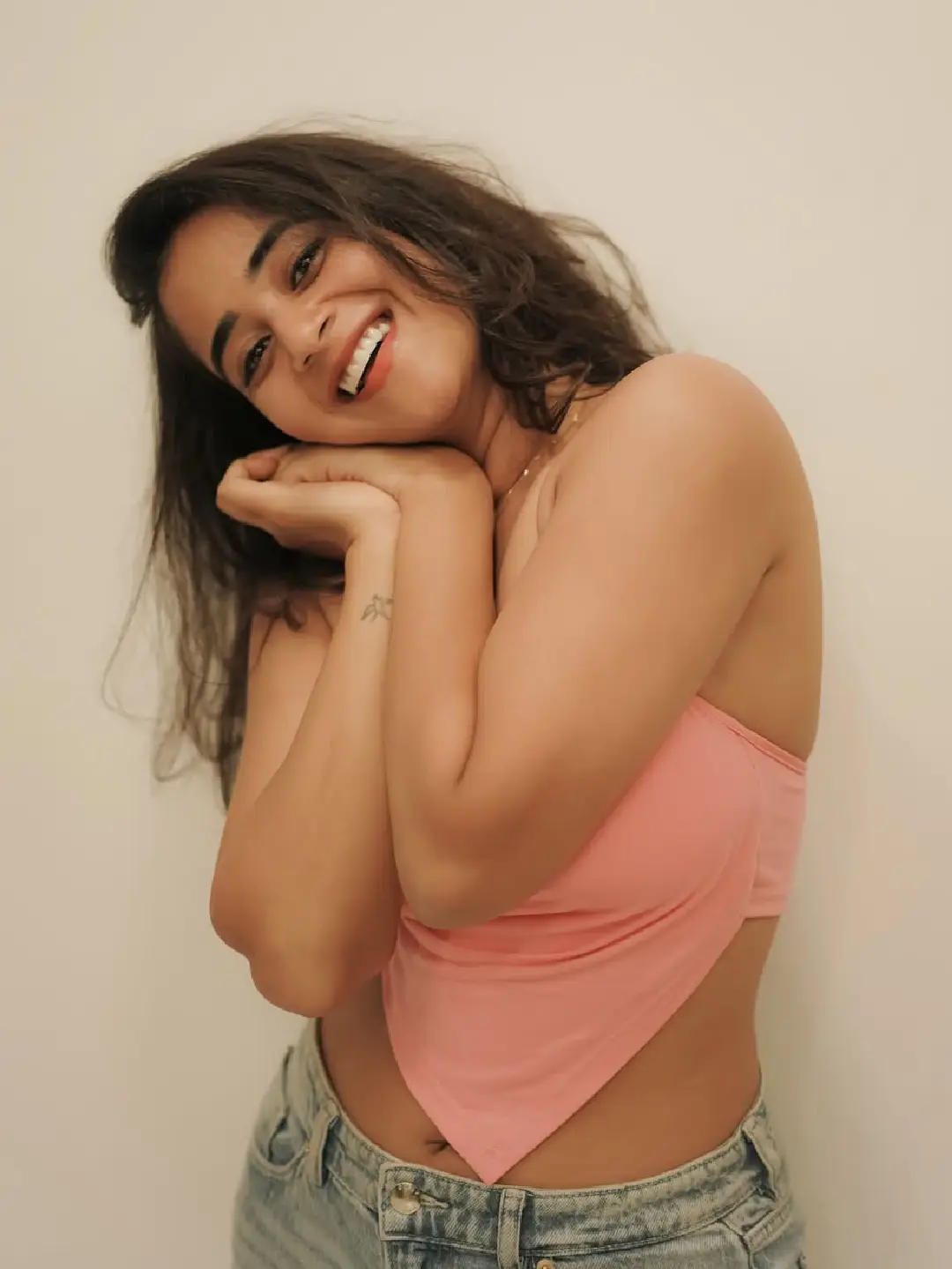 Deepti Sunaina is shaking up social media with her glamour show (1)