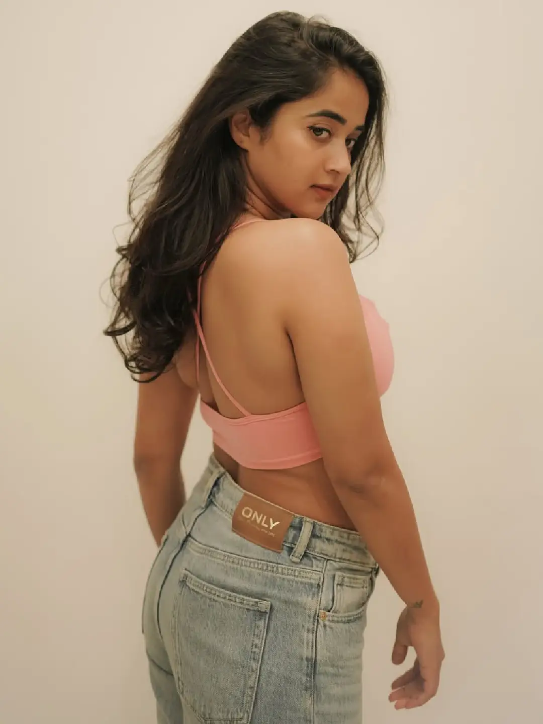 Deepti Sunaina is shaking up social media with her glamour show (1)