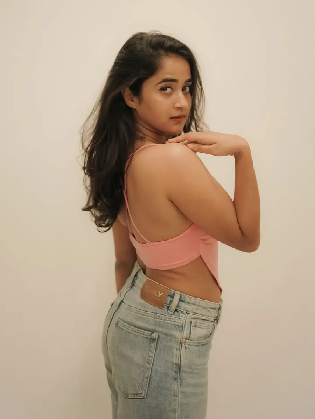 Deepti Sunaina is shaking up social media with her glamour show (1)