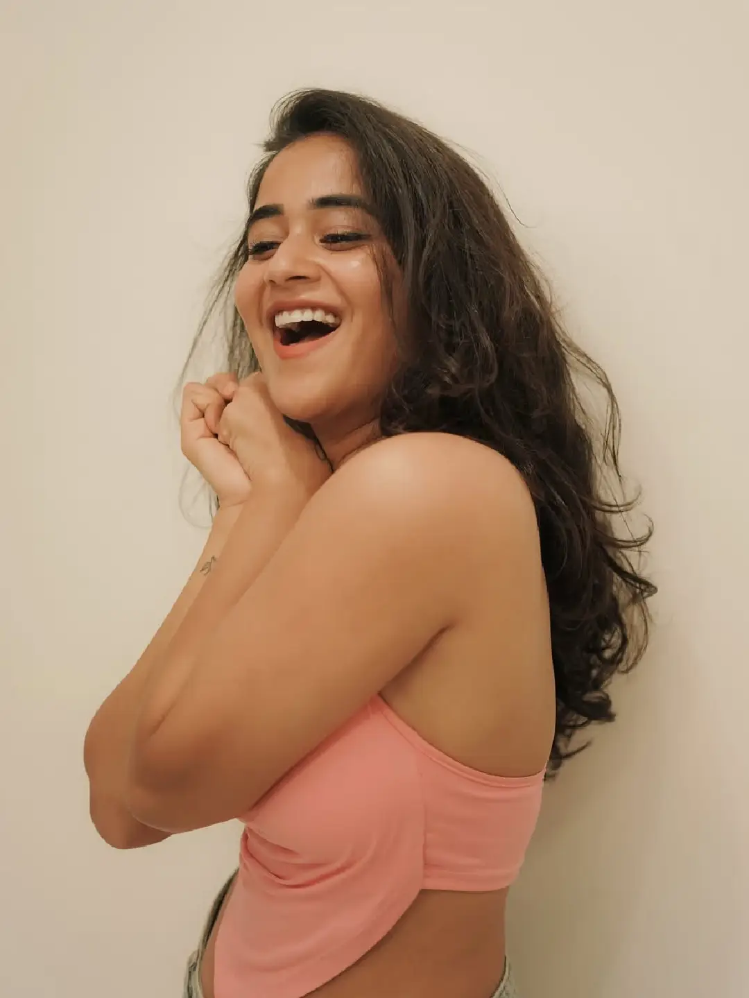 Deepti Sunaina is shaking up social media with her glamour show (1)