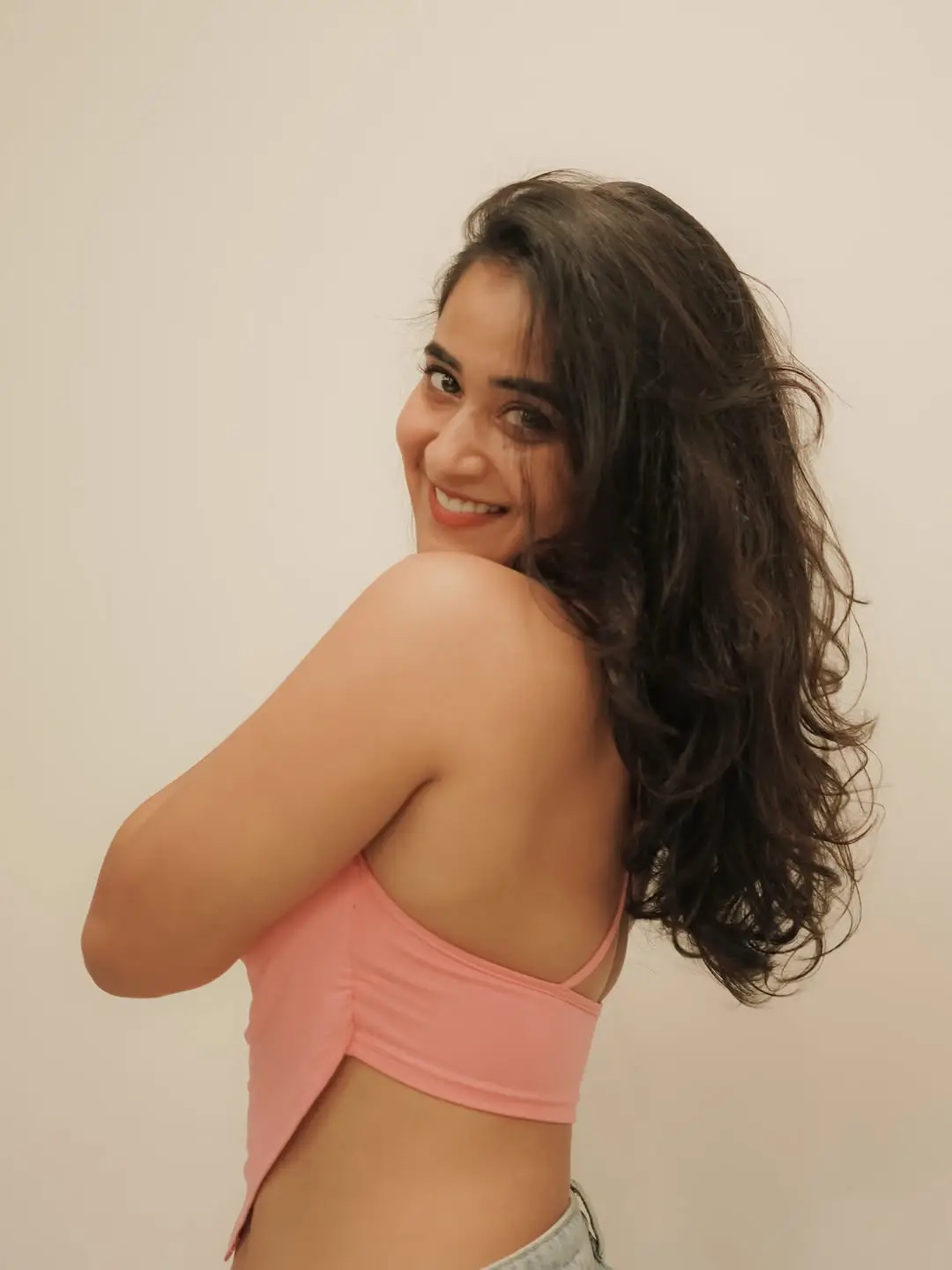 Deepti Sunaina is shaking up social media with her glamour show (1)