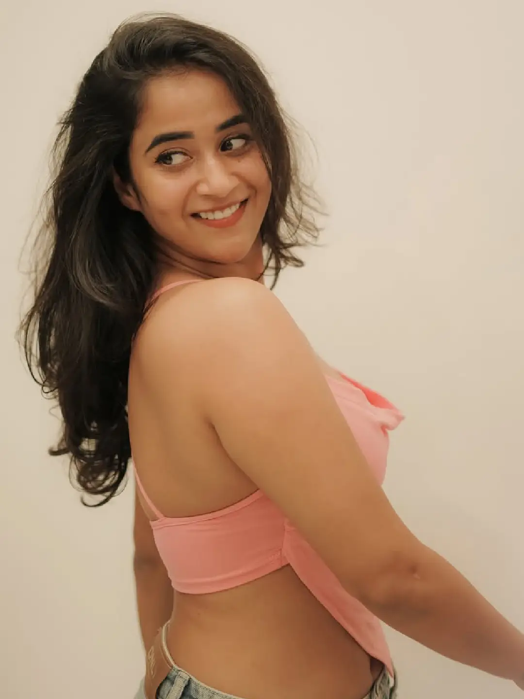 Deepti Sunaina is shaking up social media with her glamour show (1)