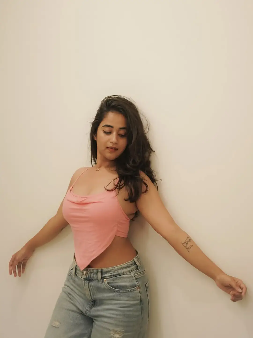 Deepti Sunaina is shaking up social media with her glamour show (1)