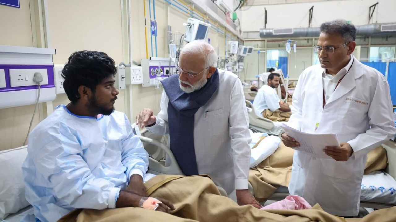PM Modi: ఢిల్లీ బ్లాస్ట్ బాధితులకు ప్రధాని మోదీ పరామర్శ.. భూటాన్ నుంచి రాగానే నేరుగా..