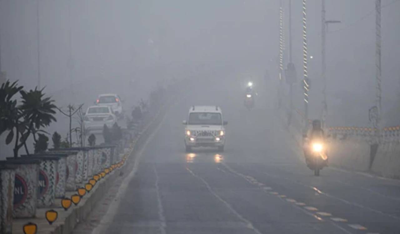 Dense Fog : బిగ్ అలర్ట్.. పొగమంచులో వాహనం నడుపుతున్నారా..? మీరు ఈ సూచనలు పాటించాల్సిందే.. పోలీసులు ఏం చెప్పారంటే?