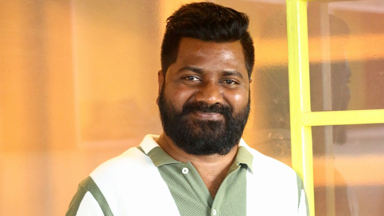 Venu Udugula: యువీ క్రియేషన్స్ లో వేణు నెక్స్ట్ సినిమా.. హీరో కొడుకుతో మూవీ సెట్.. రాజు వెడ్స్ రాంబాయి ఎఫెక్ట్..