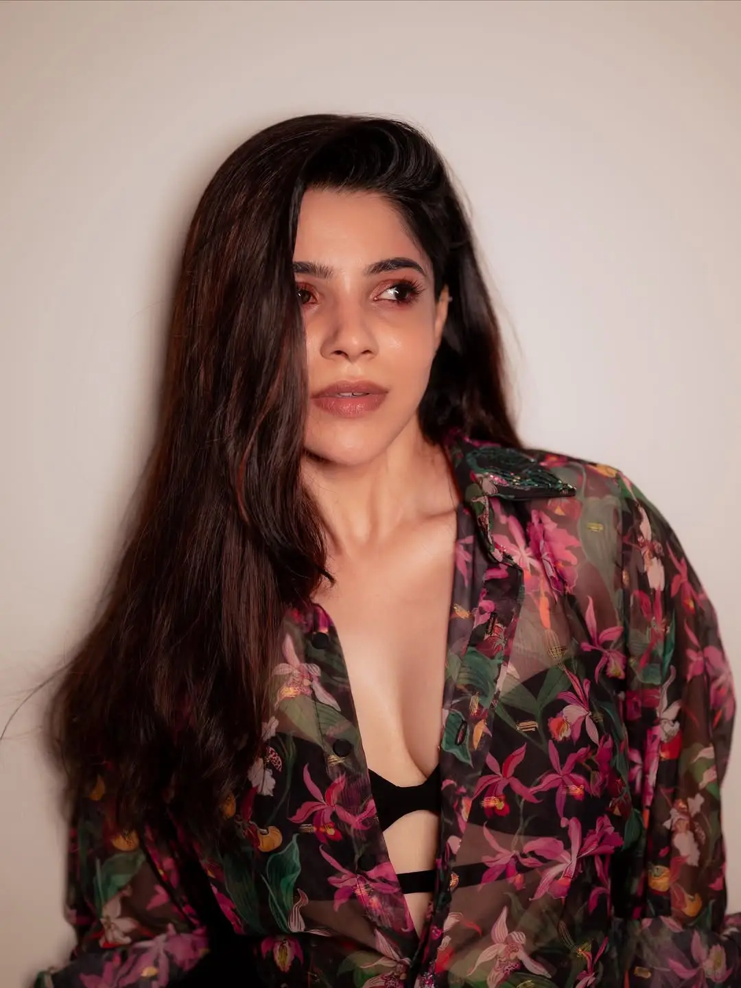 Divya Bharathi latest hot photoshoot (1)