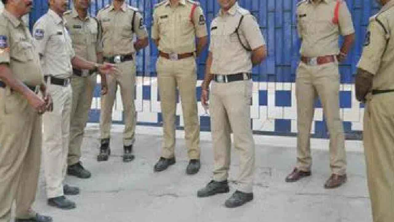 Erragadda: ఎర్రగడ్డలో కలకలం.. ఓ ఇంట్లో భారీగా డబ్బు? పెద్ద సంఖ్యలో చేరుకున్న పోలీసులు..