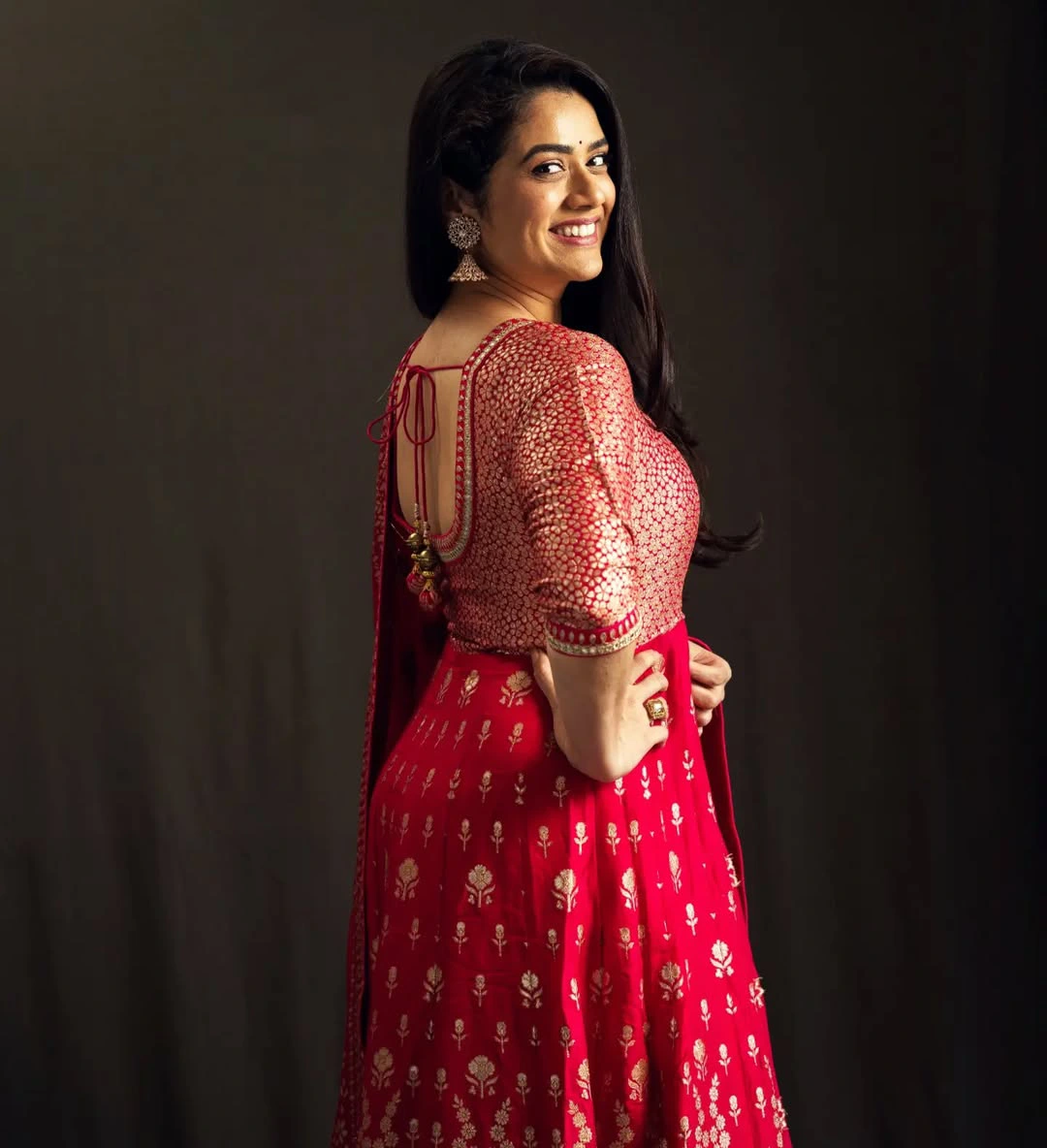 Girija Oak Godbole Latest Social Media Sensation Marathi Actress Photos