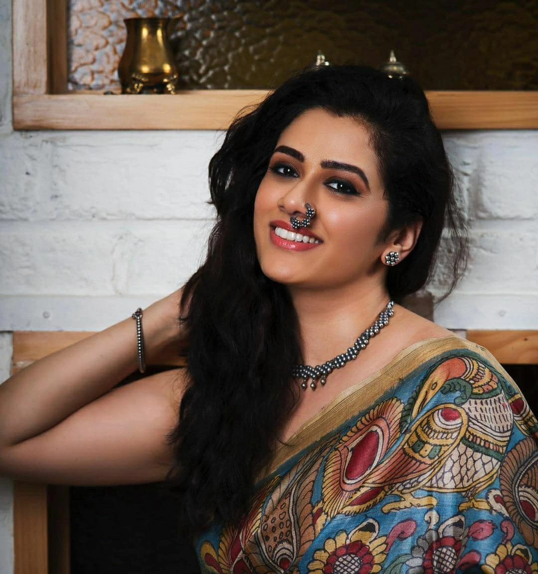 Girija Oak Godbole Latest Social Media Sensation Marathi Actress Photos