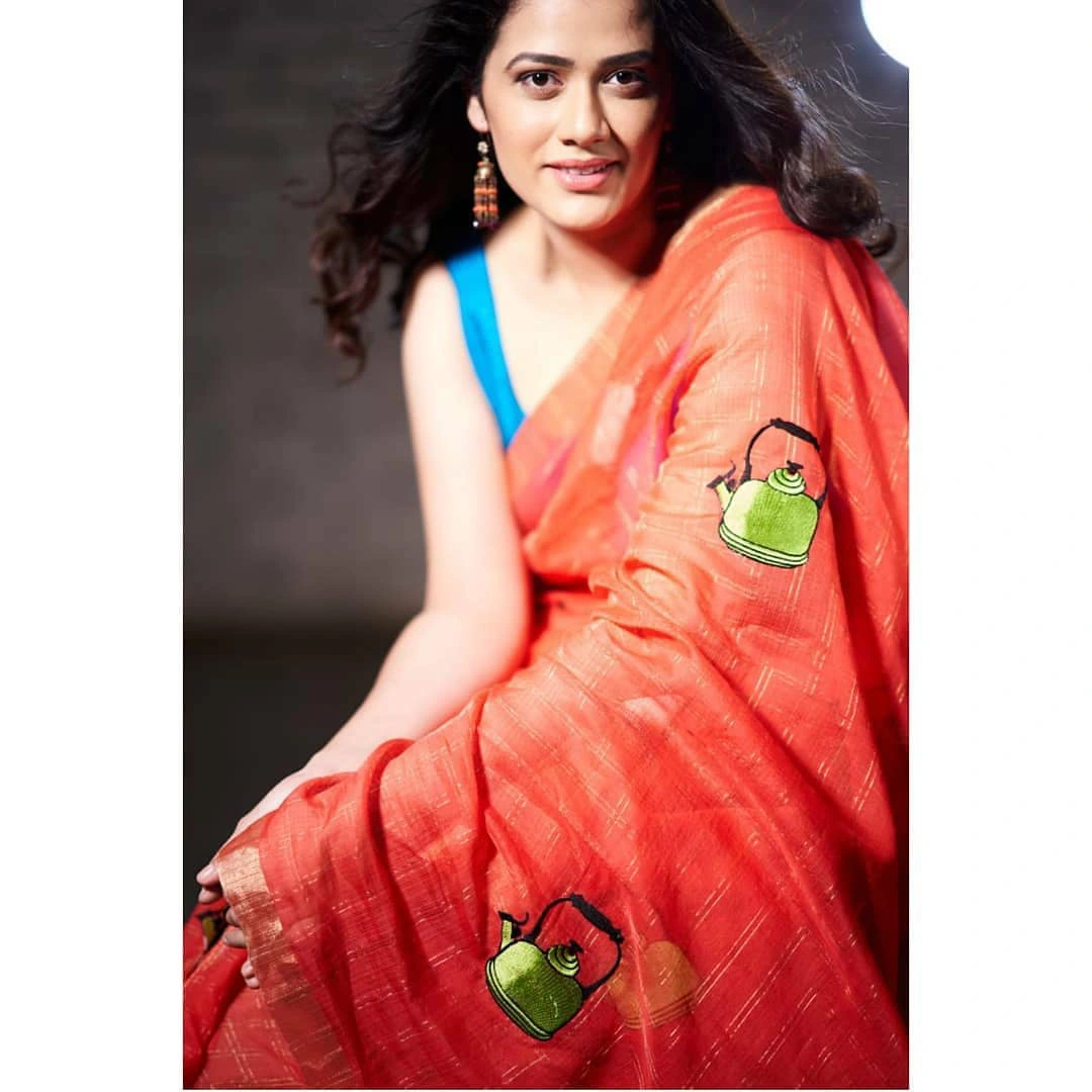 Girija Oak Godbole Latest Social Media Sensation Marathi Actress Photos