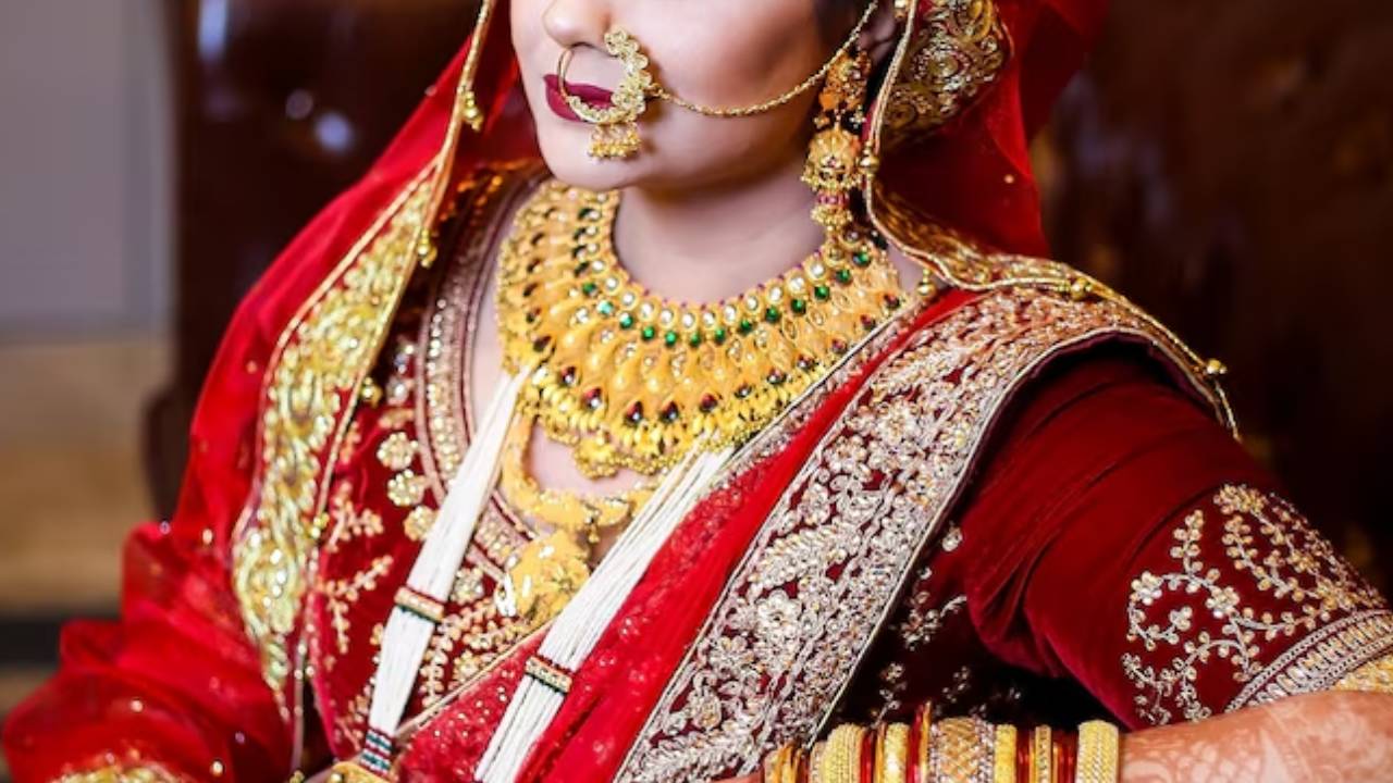 Gold Price down : కుప్ప కూలుతున్న బంగారం.. 7000 తగ్గింది పో.. ఇంకొన్నాళ్లలో..!