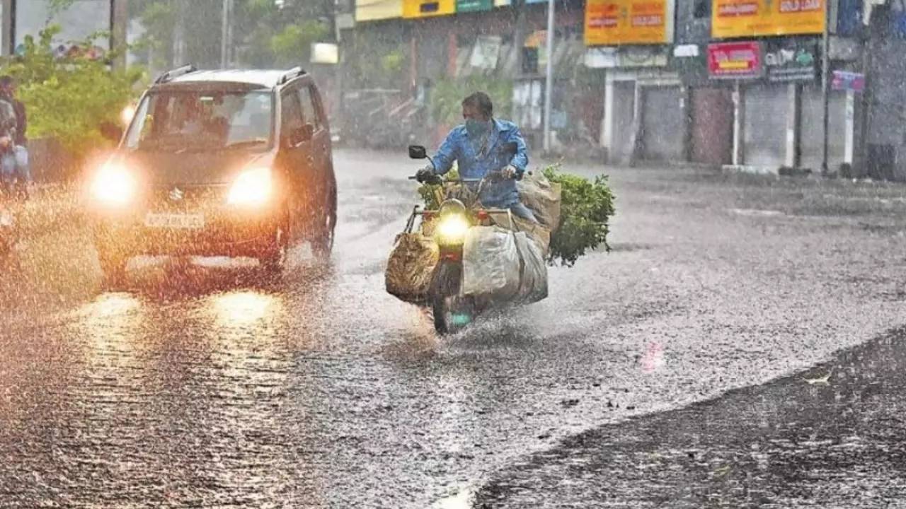Rain Alert : రెయిన్ అలర్ట్.. ఈ జిల్లాల్లో ఉరుములతో కూడిన భారీ వర్షాలు.. వాతావరణ శాఖ హెచ్చరికలు జారీ..