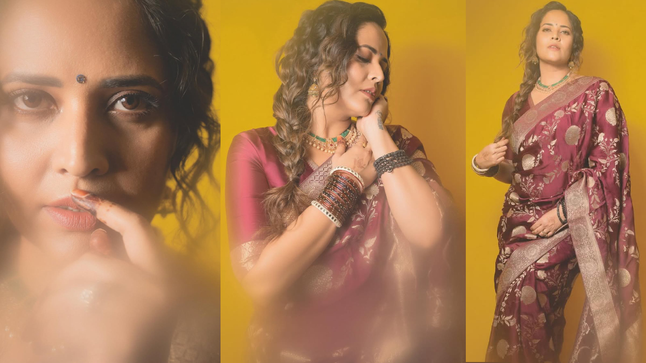 Anasuya Bharadwaj: చీరలో అనసూయ అందాలు.. క్రేజీ స్టిల్స్ తో ఫోజులు..