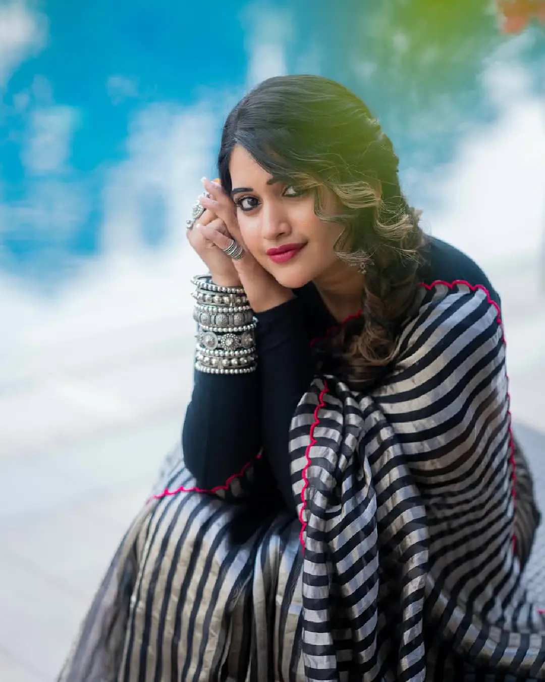 Hot anchor Sravanthi chokarapu latest photoshoot is trending (1)