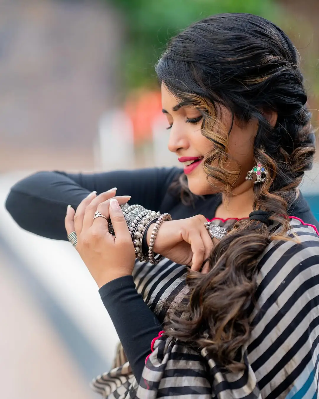 Hot anchor Sravanthi chokarapu latest photoshoot is trending (1)