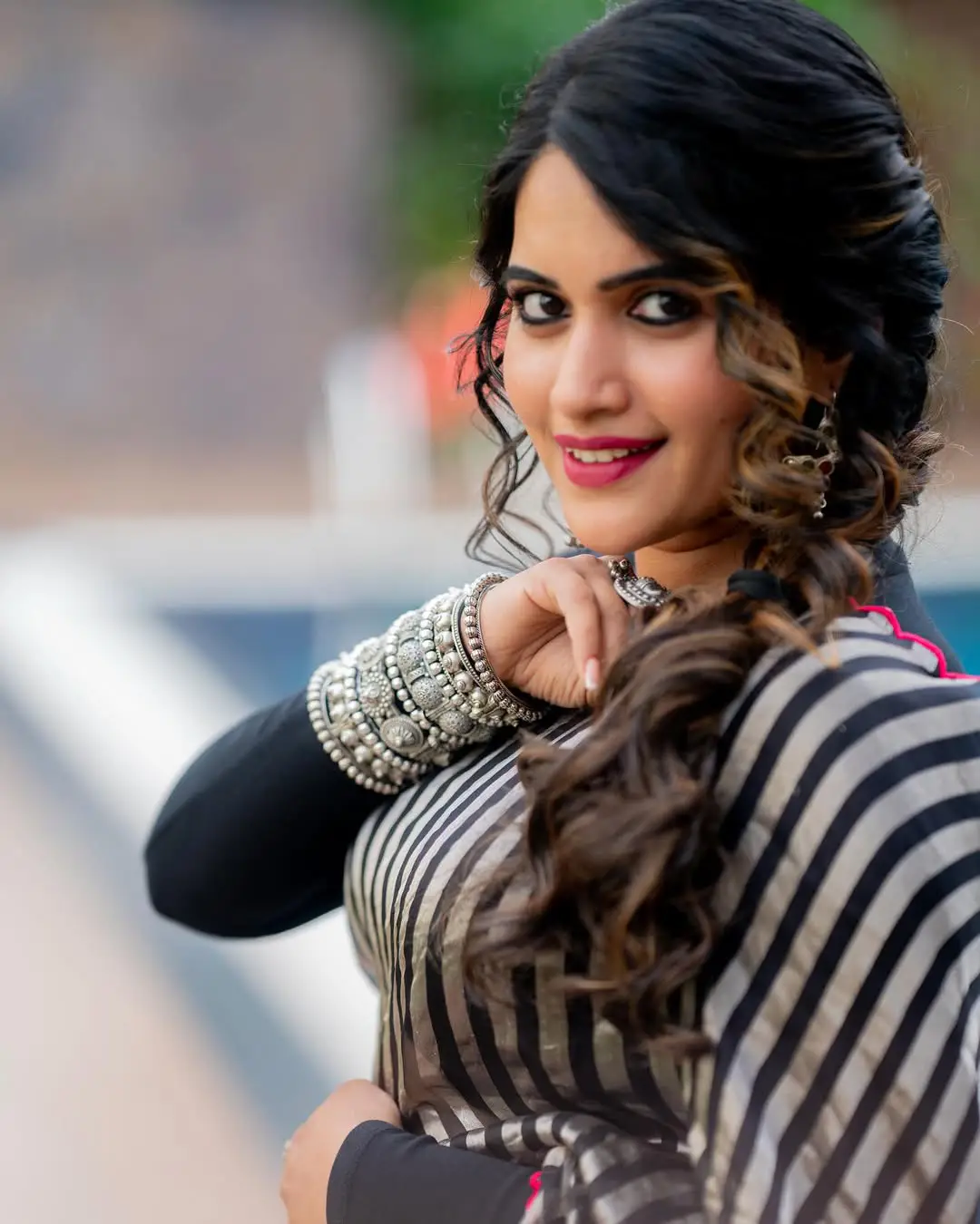 Hot anchor Sravanthi chokarapu latest photoshoot is trending (1)