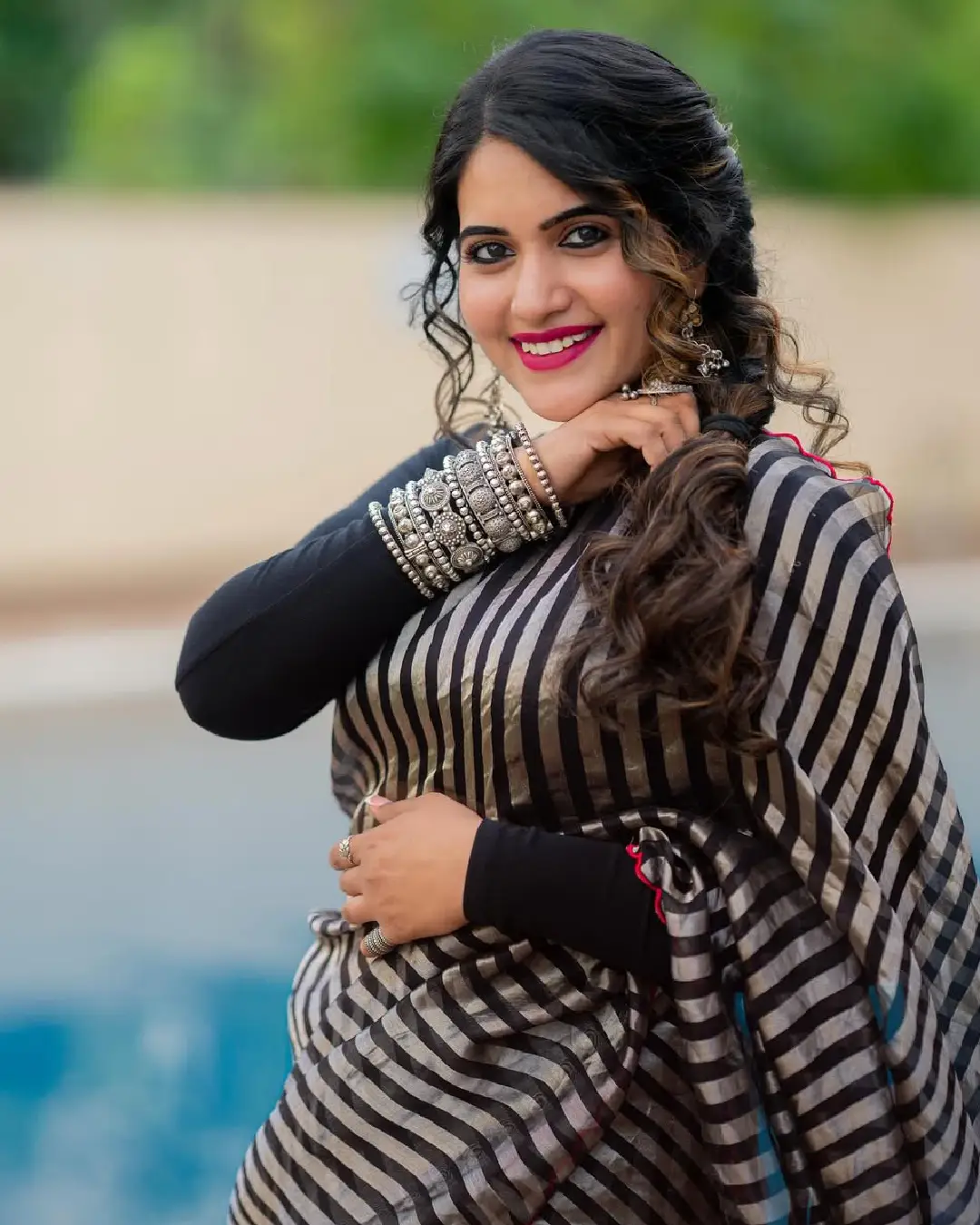 Hot anchor Sravanthi chokarapu latest photoshoot is trending (1)