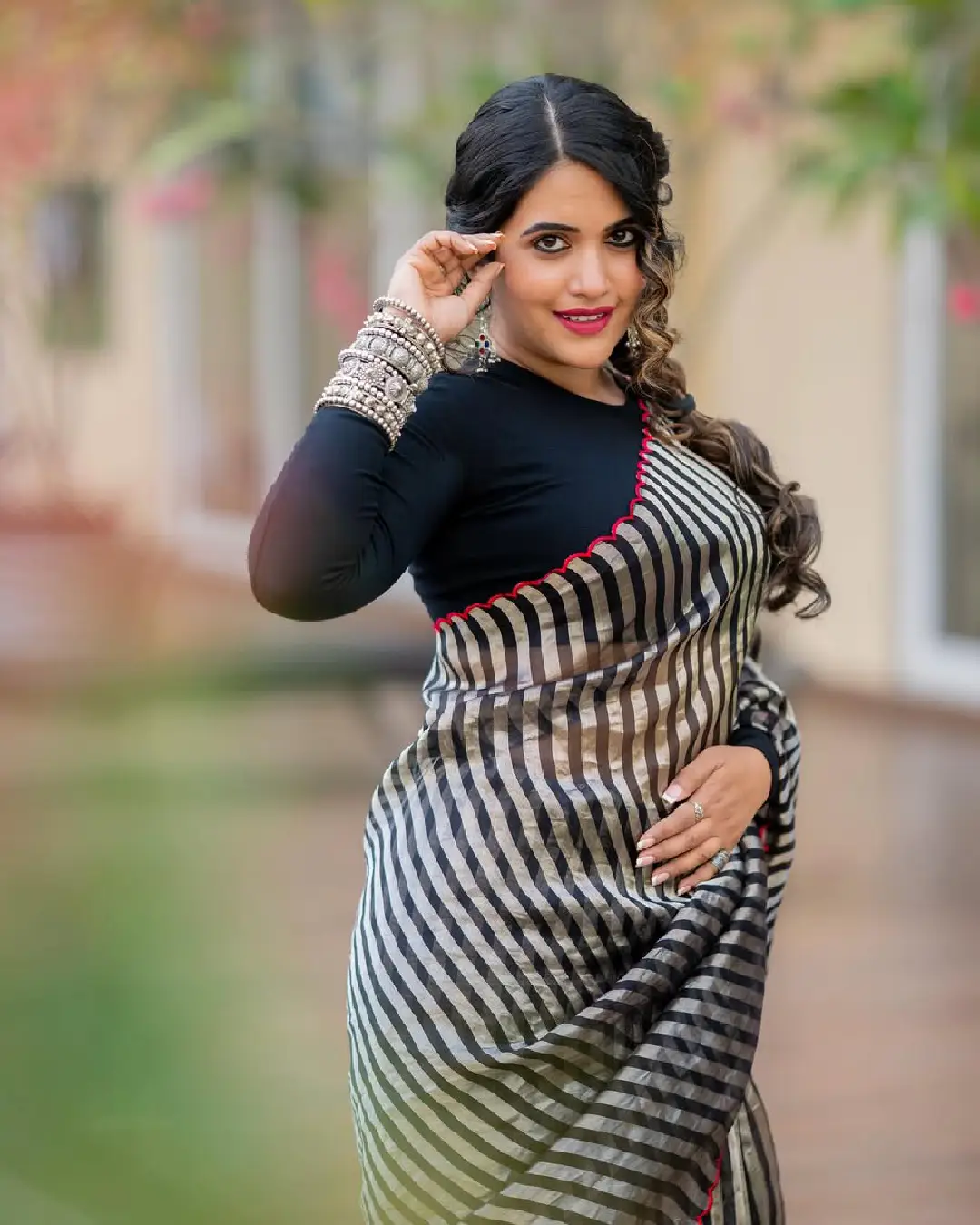 Hot anchor Sravanthi chokarapu latest photoshoot is trending (1)