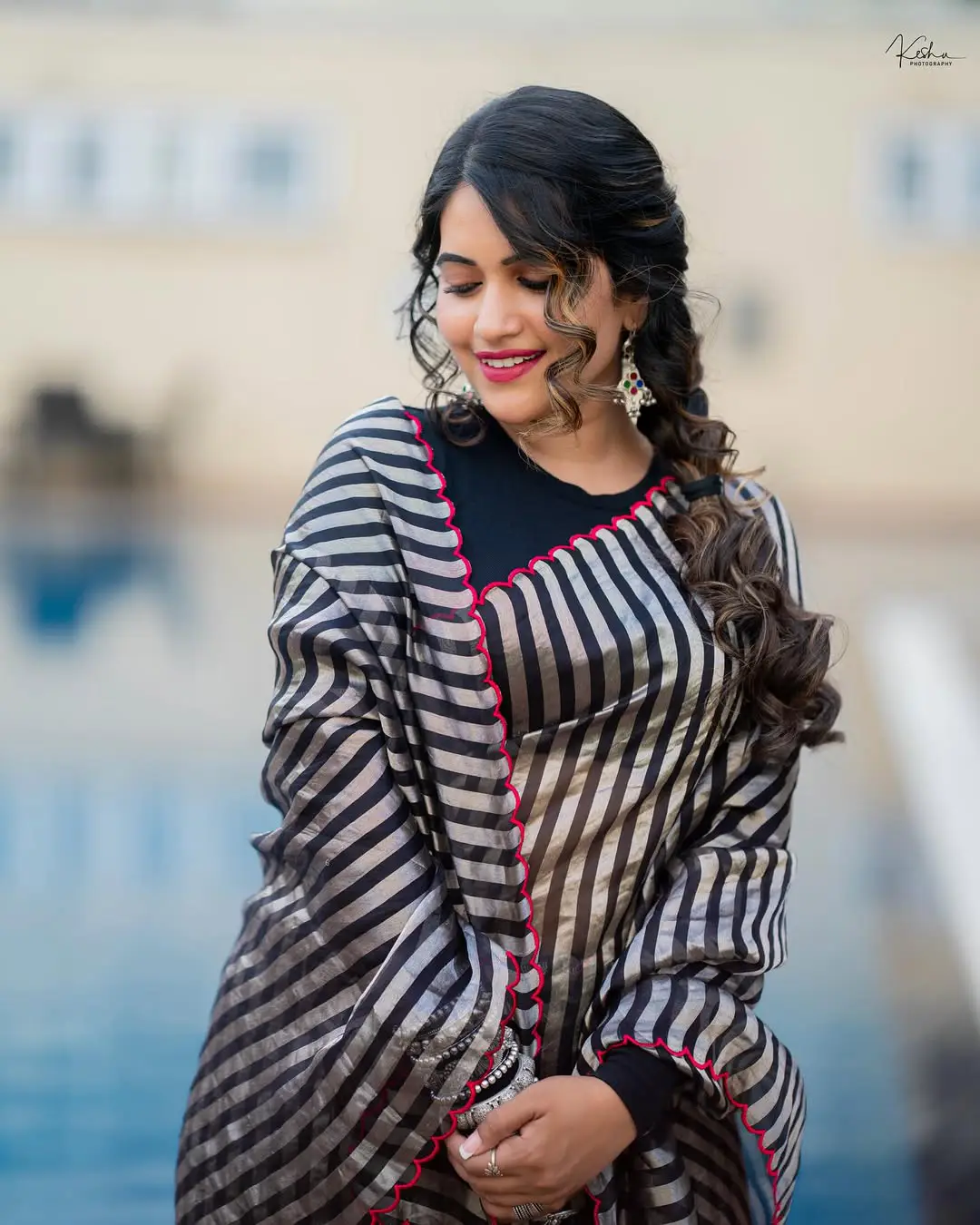 Hot anchor Sravanthi chokarapu latest photoshoot is trending (1)