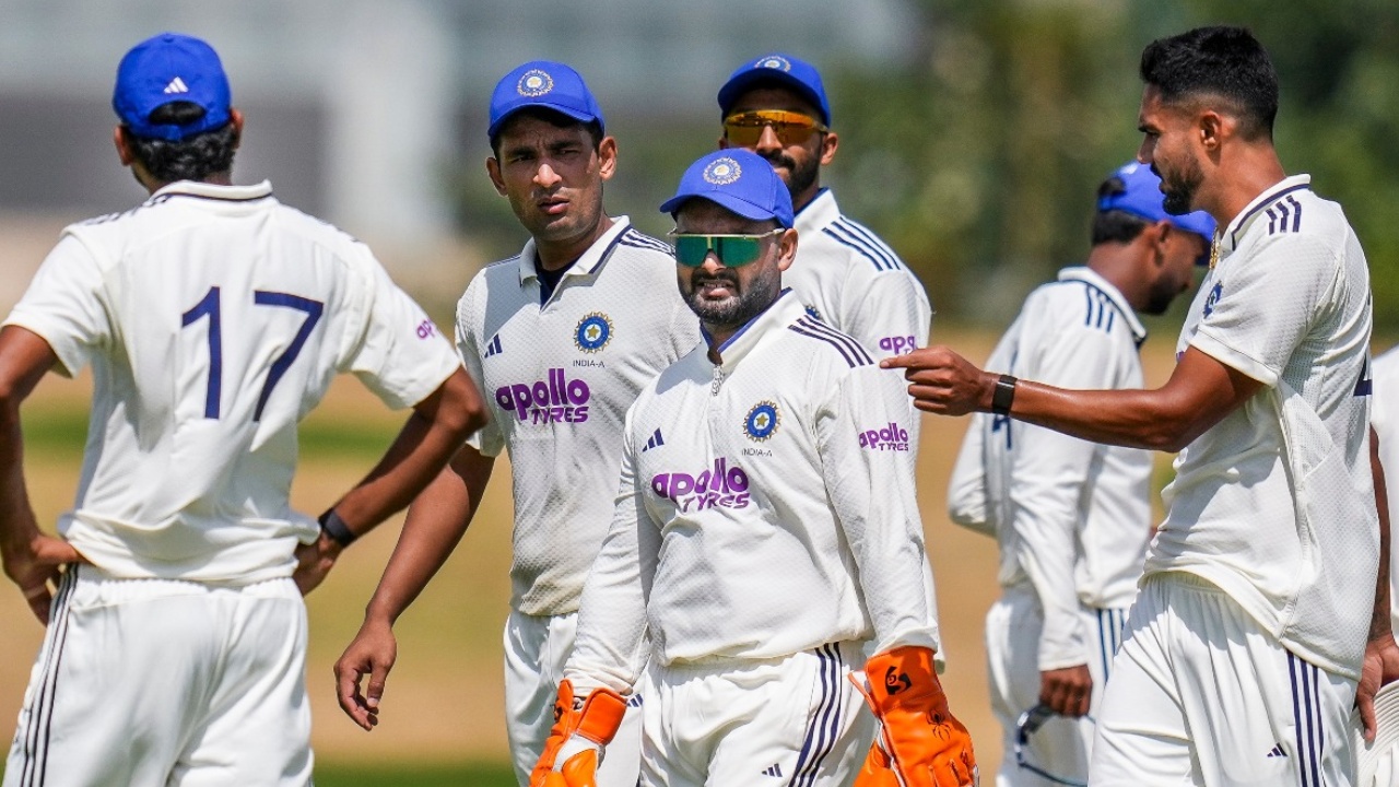 IND A vs SA A : విజృంభించిన భార‌త బౌల‌ర్లు.. కుప్ప‌కూలిన ద‌క్షిణాఫ్రికా.. తొలి ఇన్నింగ్స్‌లో 34 ప‌రుగుల ఆధిక్యం