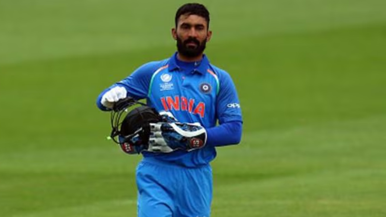 Hong Kong Sixes 2025 : హాంకాంగ్ సిక్స‌ర్ 2025 టోర్నీలో పాల్గొనే భార‌త జ‌ట్టు ఇదే.. కెప్టెన్‌గా దినేశ్ కార్తీక్‌.. ఉత‌ప్ప‌, బిన్నీ ఇంకా ఎవరెవ‌రు అంటే?