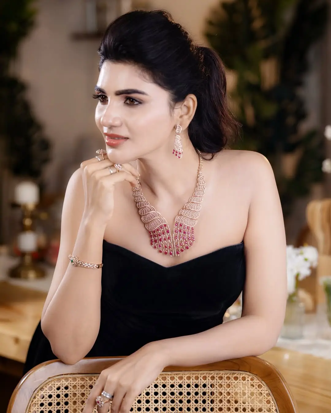 Jabardast Varsha Latest Glamour Show Photos (1)