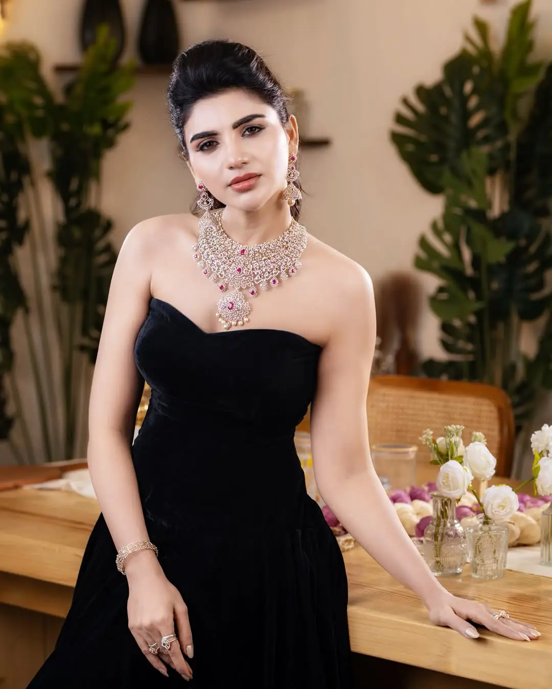 Jabardast Varsha Latest Glamour Show Photos (1)