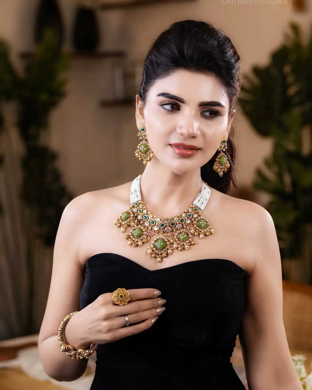 Jabardast Varsha Latest Glamour Show Photos (1)