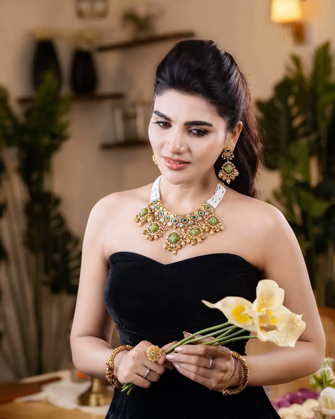 Jabardast Varsha Latest Glamour Show Photos (1)