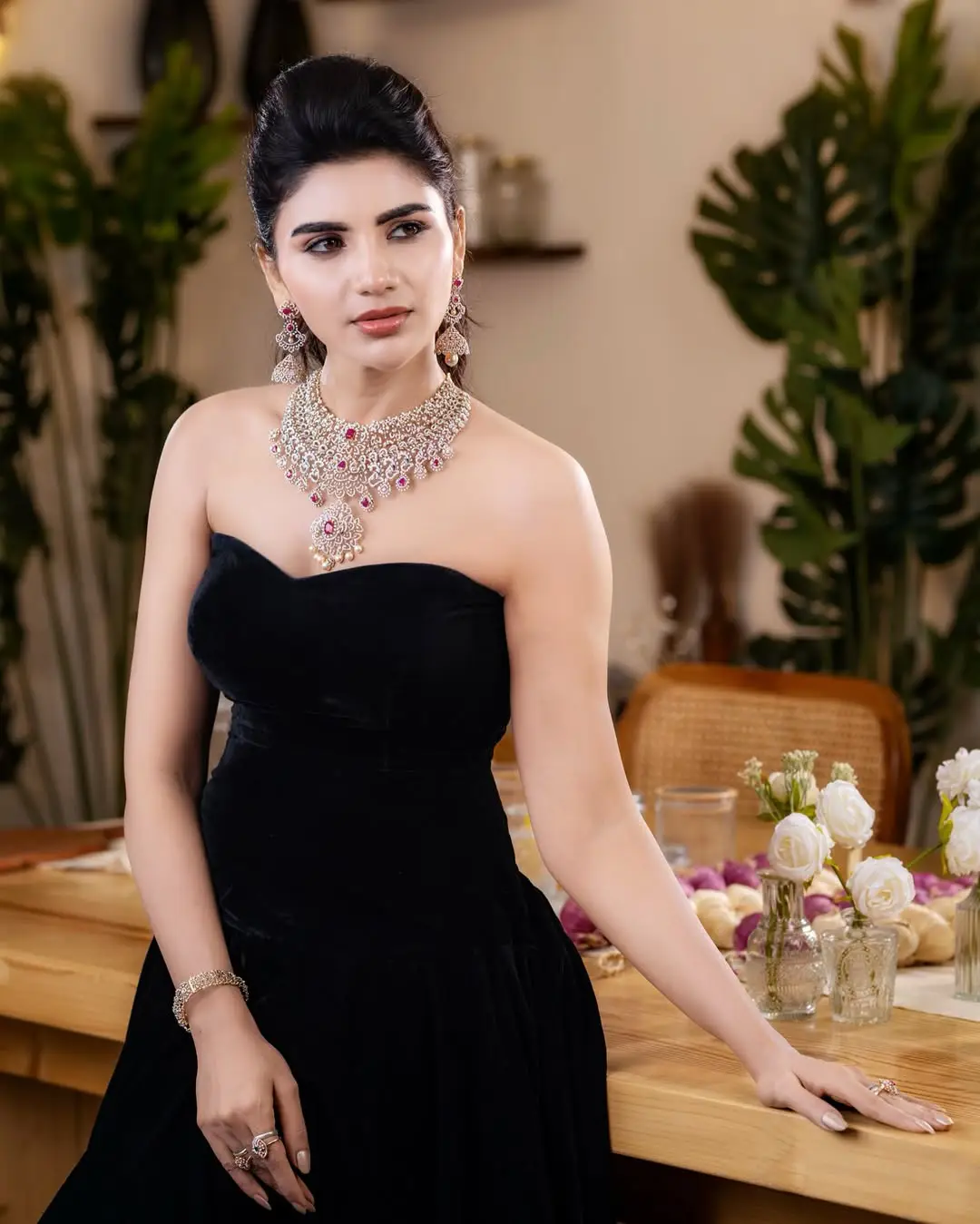 Jabardast Varsha Latest Glamour Show Photos (1)