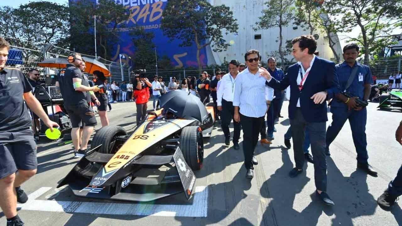 KTR : మాజీ మంత్రి కేటీఆర్‌కు బిగ్ షాక్.. ఏసీబీ విచారణకు గవర్నర్ అనుమతి