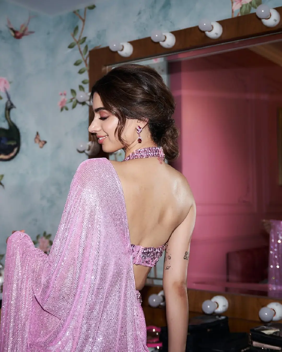 Khushi Kapoor latest photoshoot is going viral on social media.