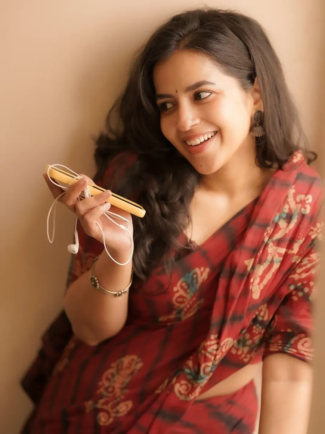 Komalee Prasad Cute Photos in Saree